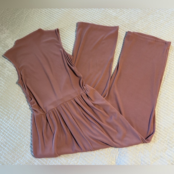 Women’s Sleeveless Romper/Jumpsuit Size Small - Picture 1 of 10
